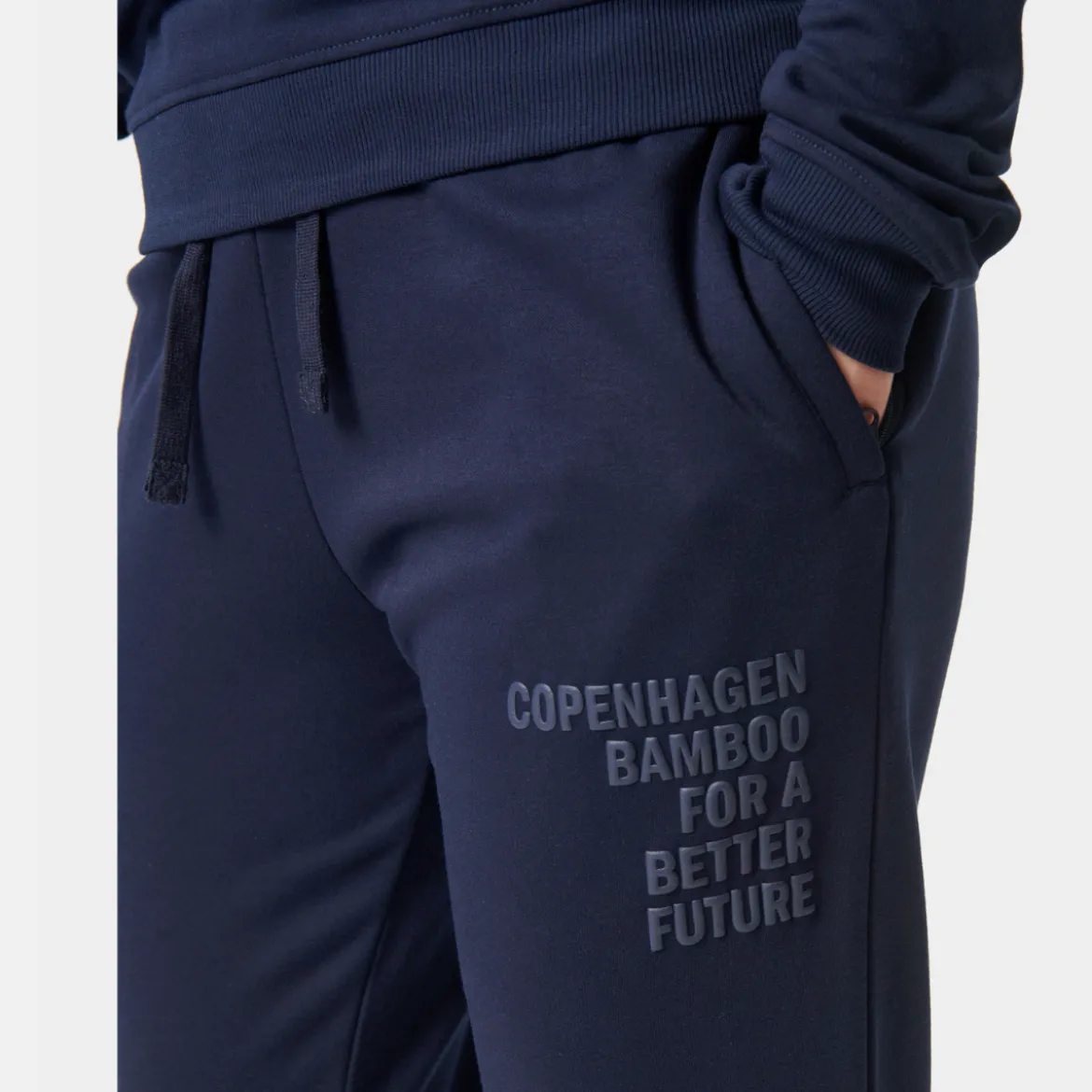 Blå bambus joggingsæt med logo